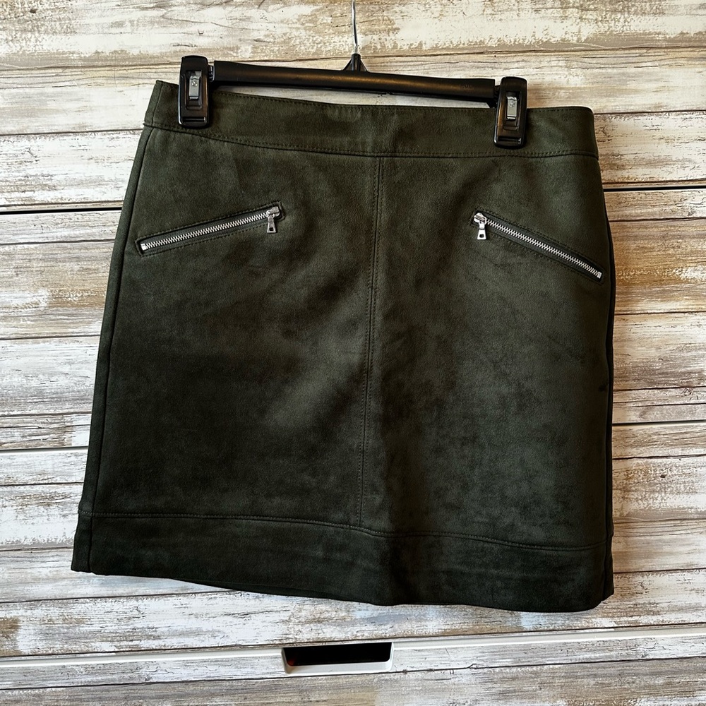🫒 LOFT Olive Green Faux Suede Zip Pocket Mini Skirt Size 6